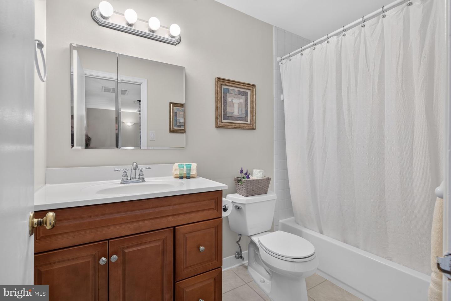 8449 Lakinhurst Ln Property Photo 33