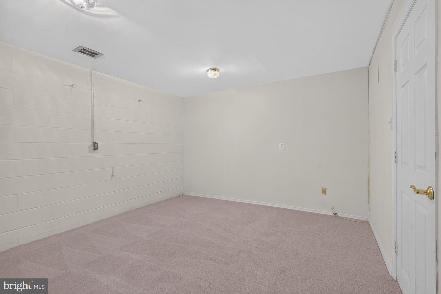 8449 Lakinhurst Ln Property Photo 45