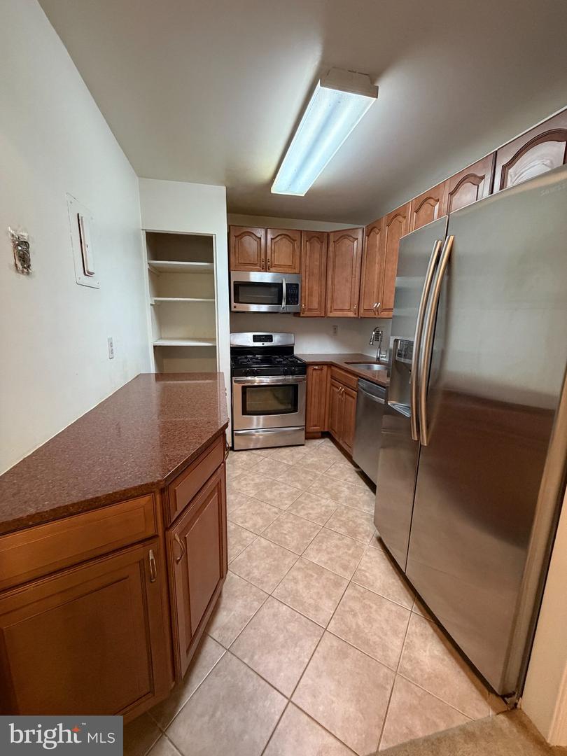 6141 Leesburg Pike #208 Property Photo 6