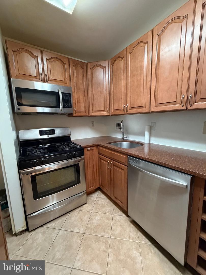 6141 Leesburg Pike #208 Property Photo 7