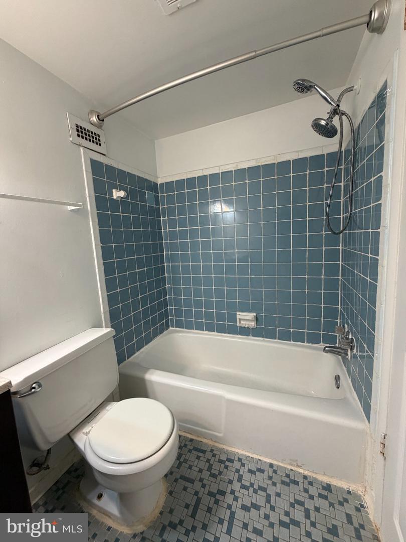6141 Leesburg Pike #208 Property Photo 16