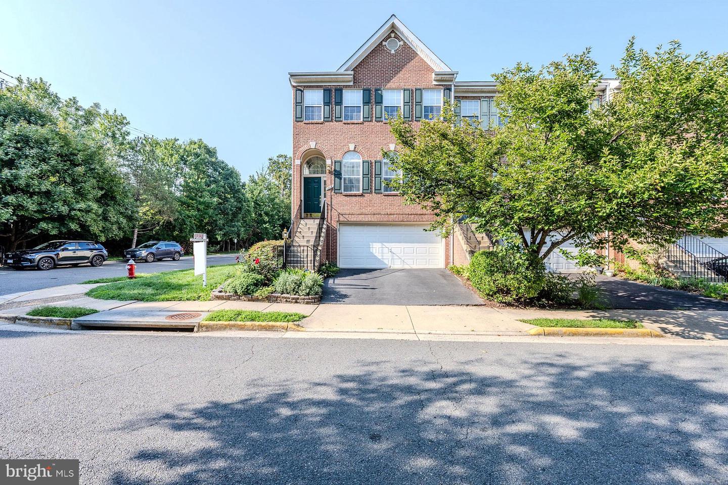 1718 Stuart Pointe Ln Property Photo 2