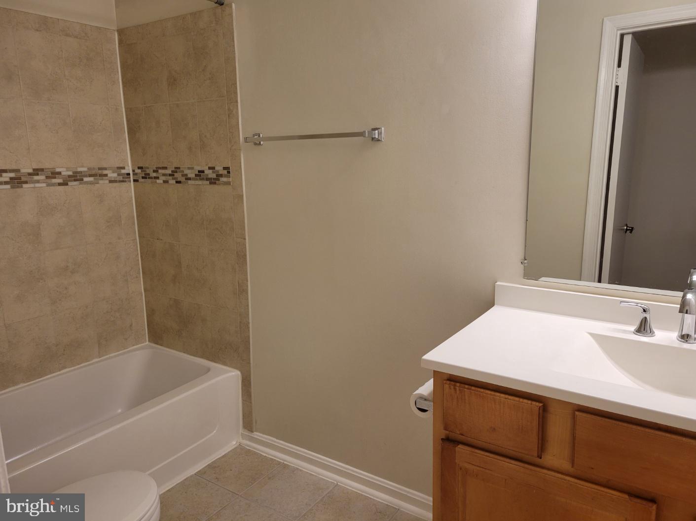 3178 Summit Square Dr #3-b12 Property Photo 27