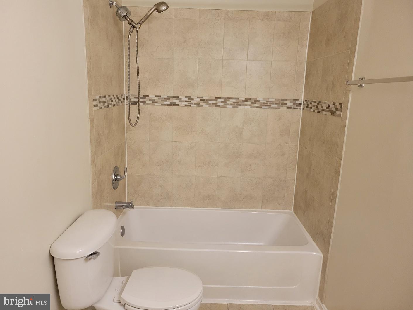 3178 Summit Square Dr #3-b12 Property Photo 28