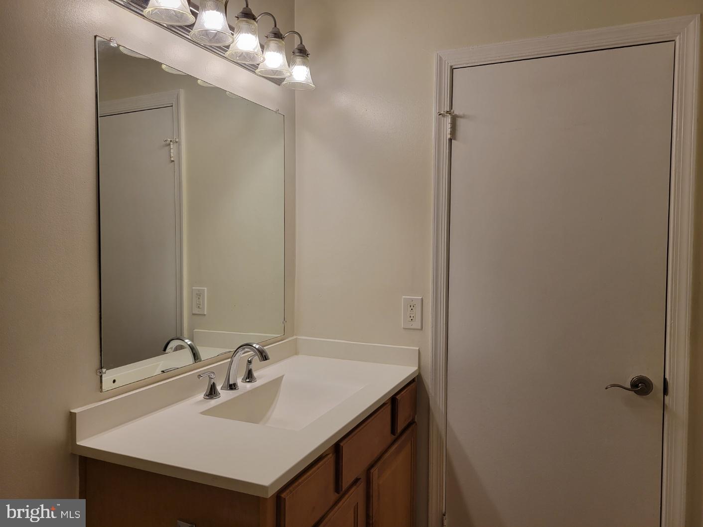 3178 Summit Square Dr #3-b12 Property Photo 29