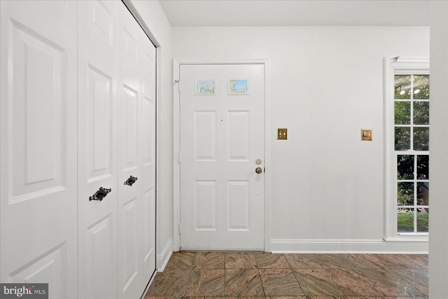 9608 Masterworks Dr Property Photo 4