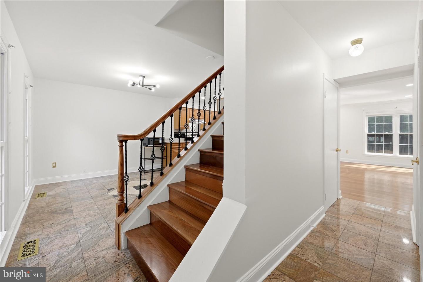 9608 Masterworks Dr Property Photo 5