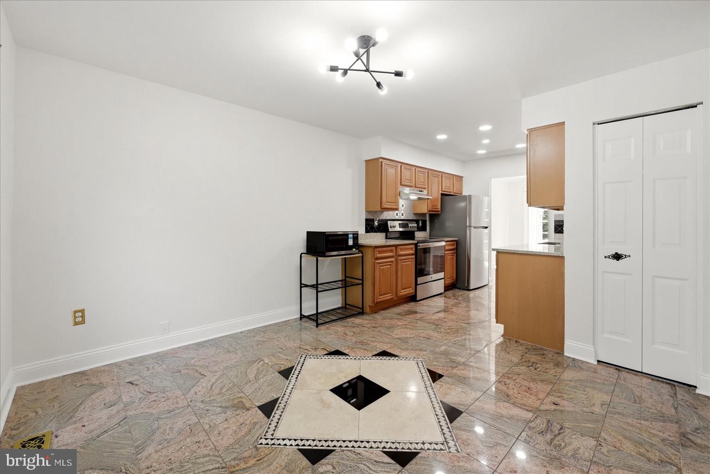 9608 Masterworks Dr Property Photo 6