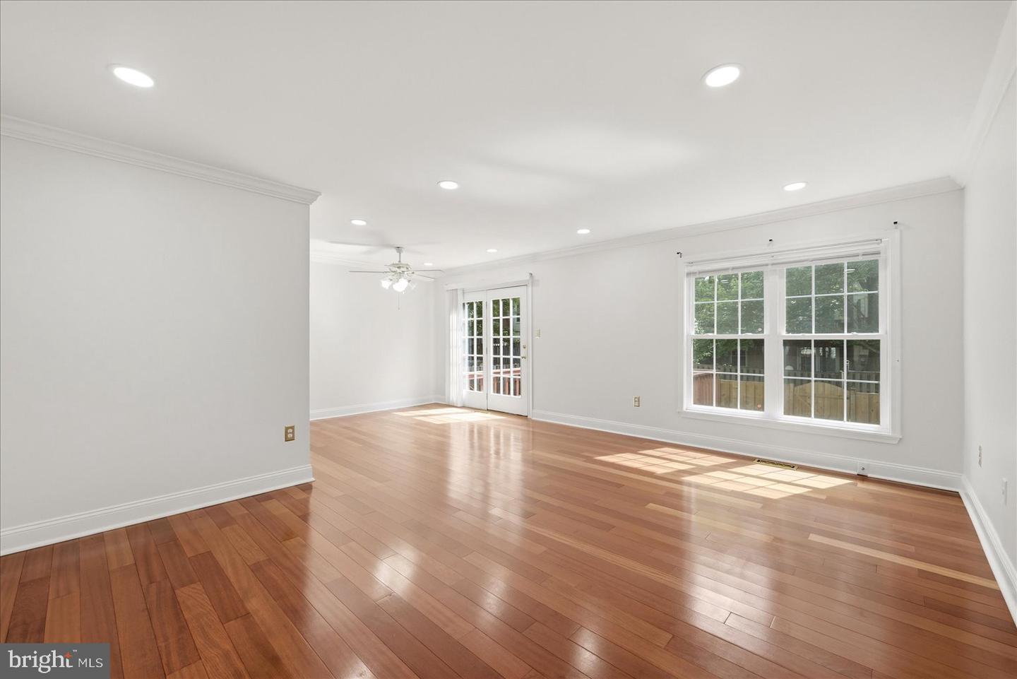 9608 Masterworks Dr Property Photo 8