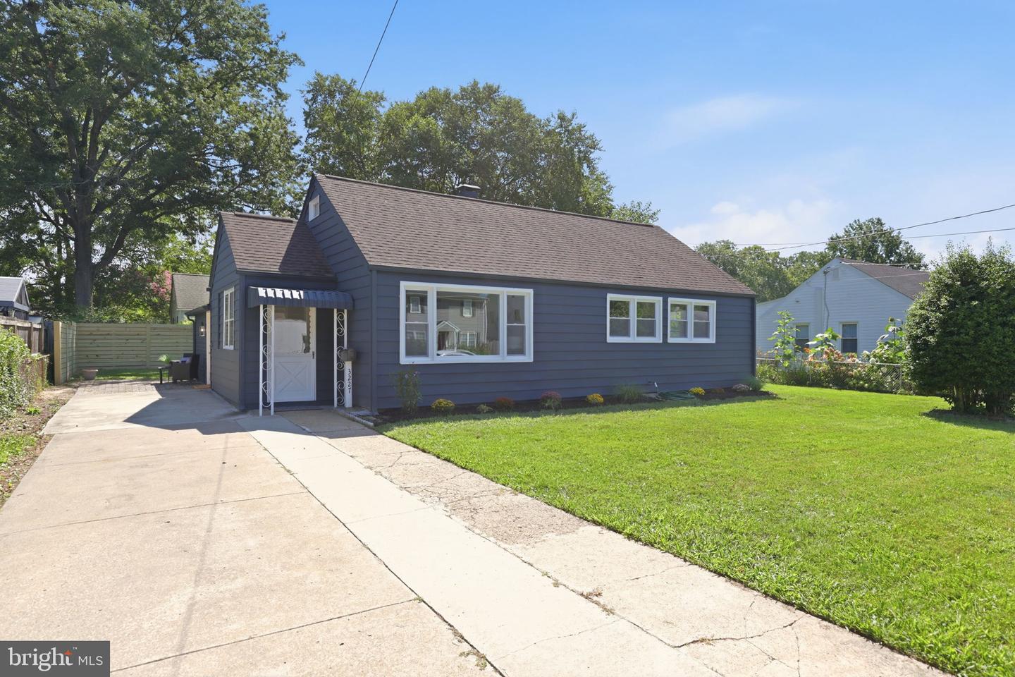 3227 Wayne Rd Property Photo 1