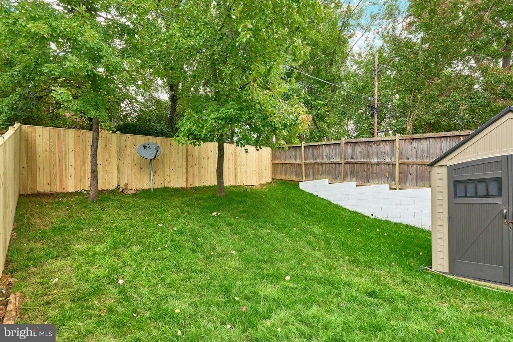 2802 Farmington Dr Property Photo 29