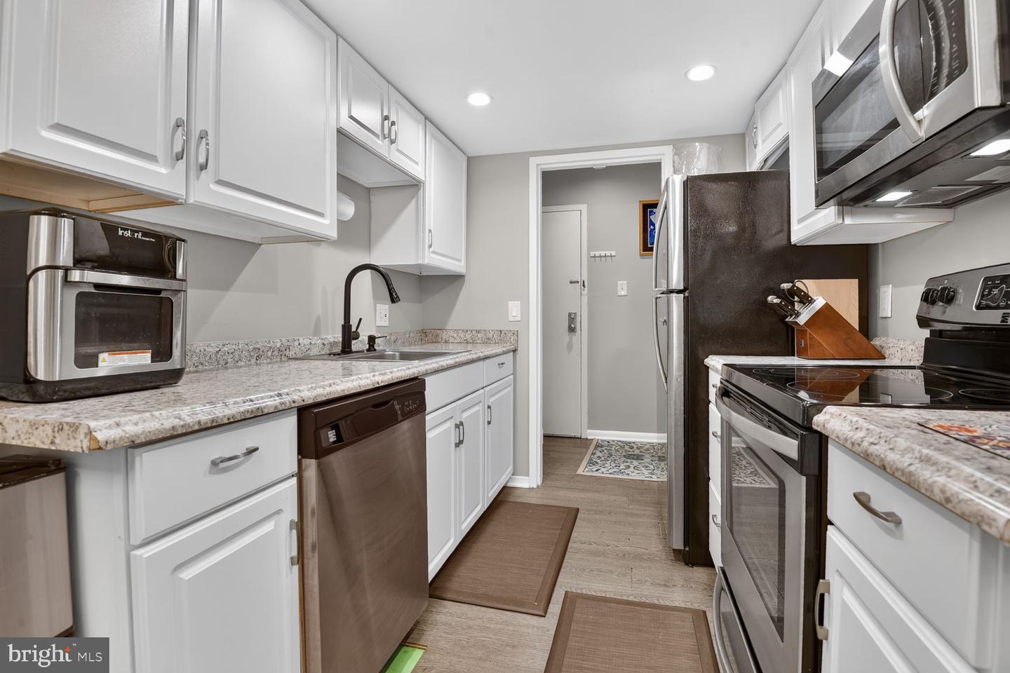 11645 Stoneview Sq #21c Property Photo 3