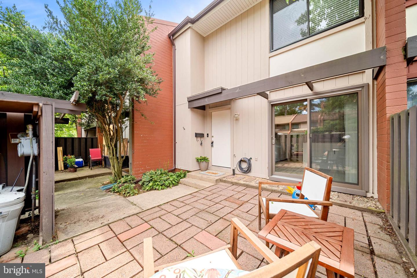1386 Northgate Sq Property Photo 1