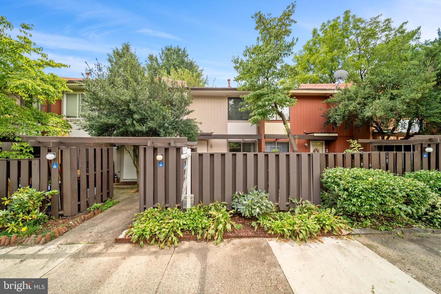 1386 Northgate Sq Property Photo 2