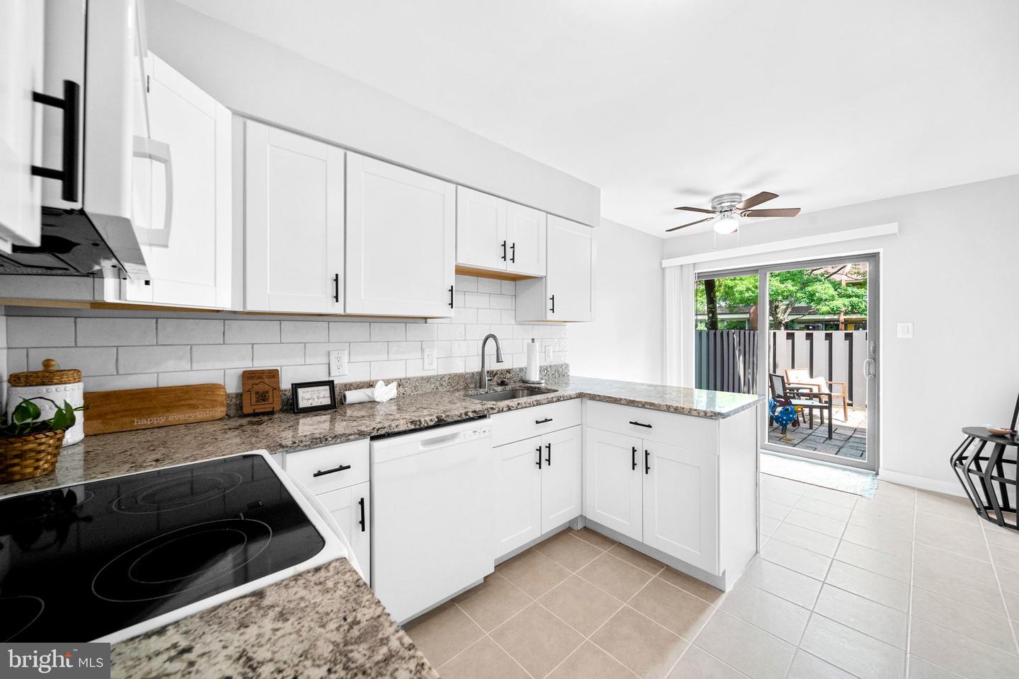 1386 Northgate Sq Property Photo 6