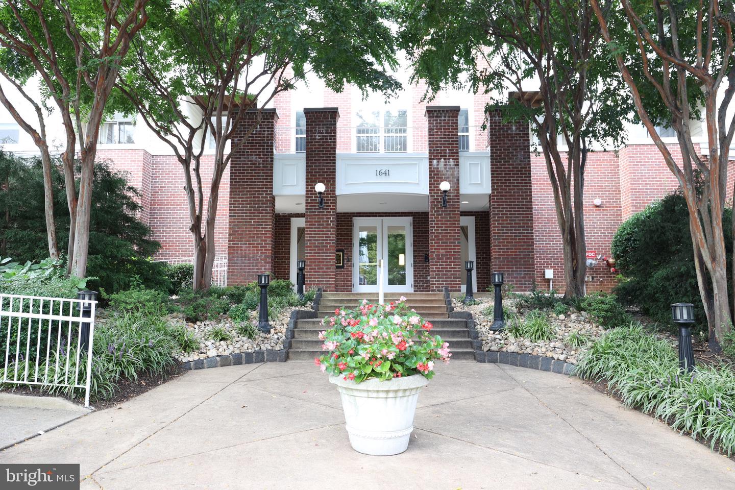 1641 INTERNATIONAL DR #410 Property Photo 1