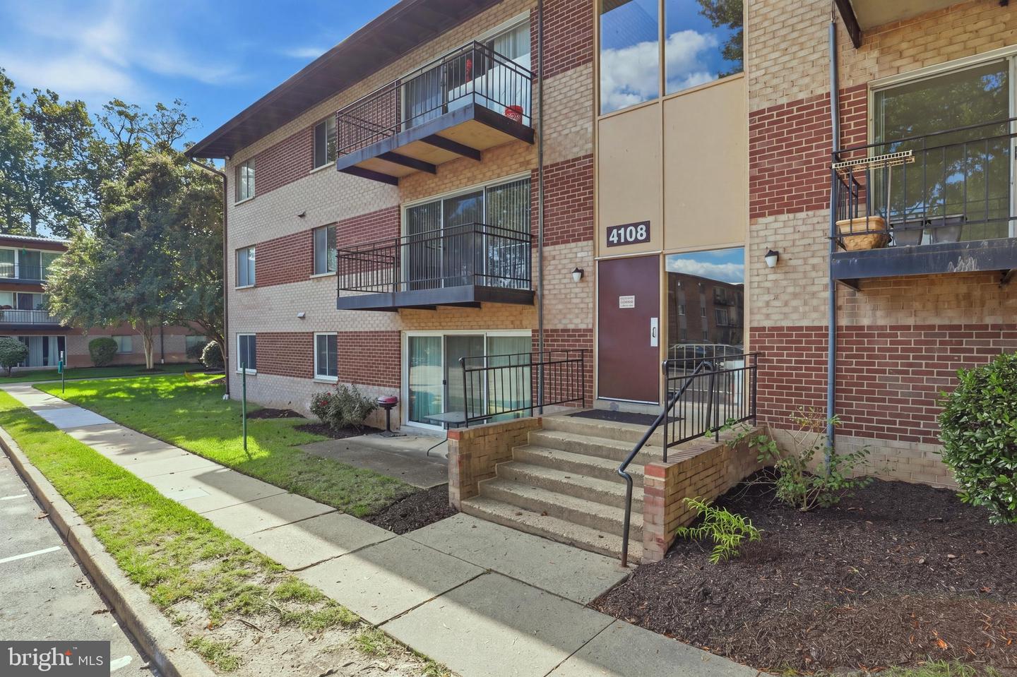 4108 Mangalore Dr #302 Property Photo 4