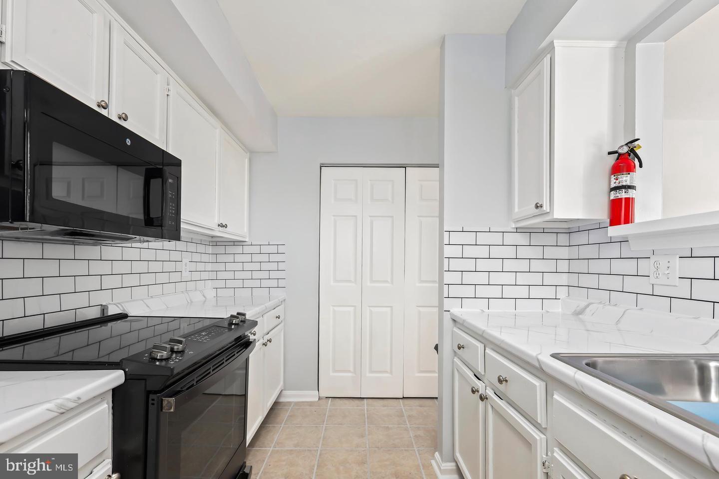 9904 Hagel Cir Property Photo 14