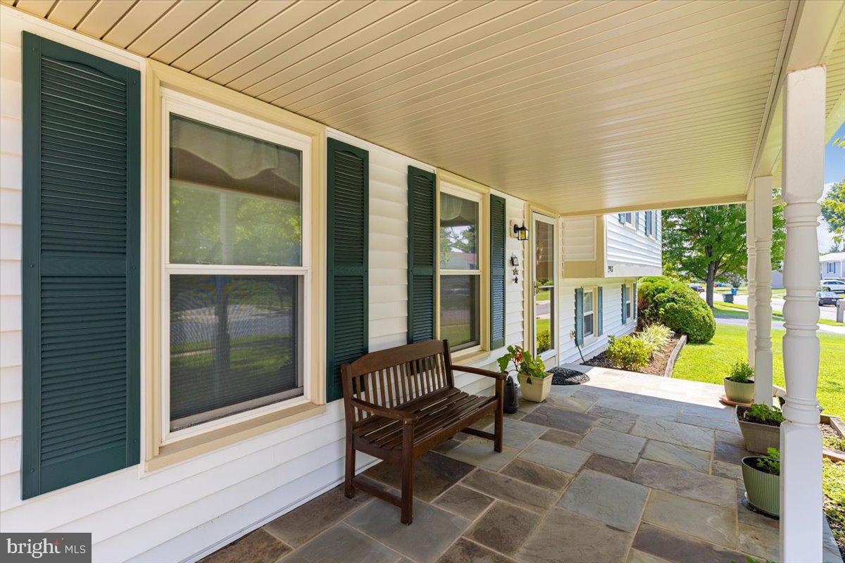 2913 Ashdown Forest Dr Property Photo 3