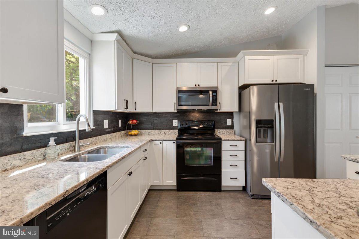 2913 Ashdown Forest Dr Property Photo 8