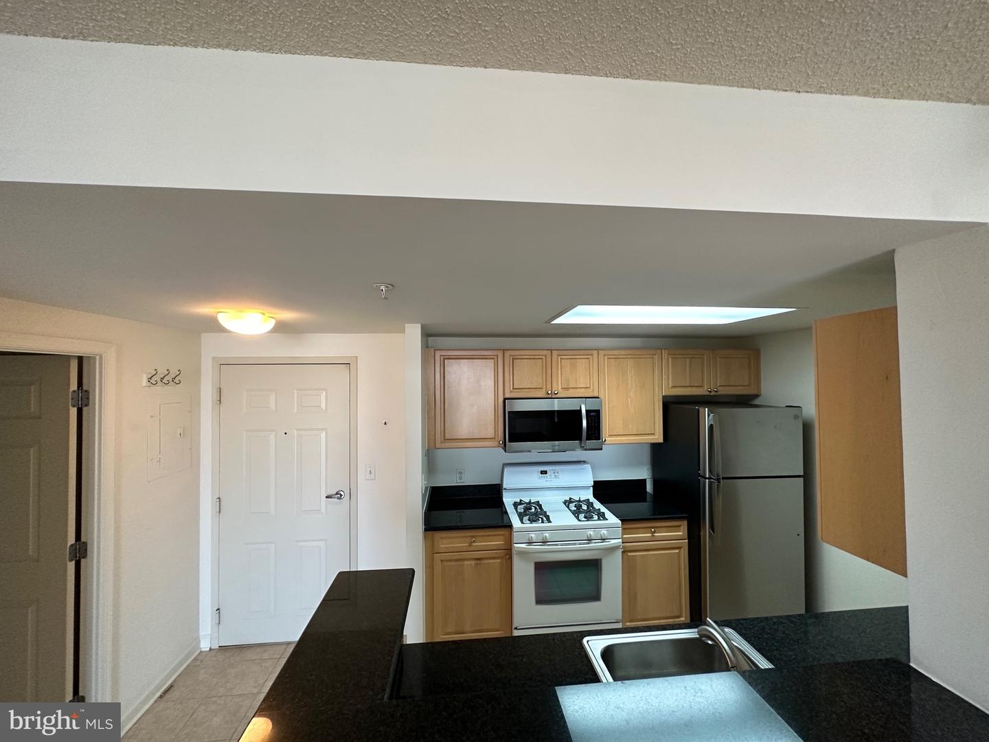 2726 Gallows Rd #913 Property Photo 4