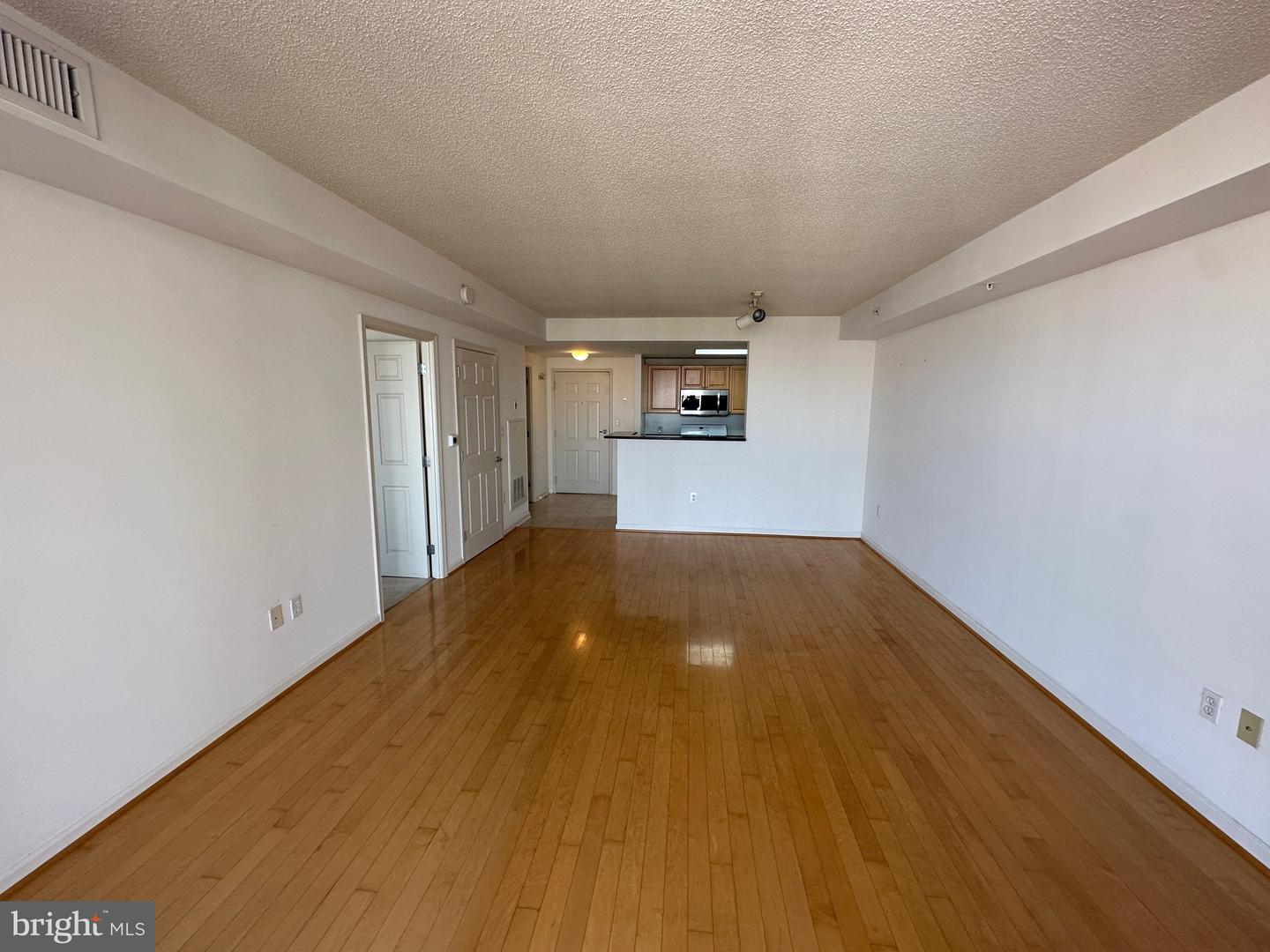 2726 Gallows Rd #913 Property Photo 6