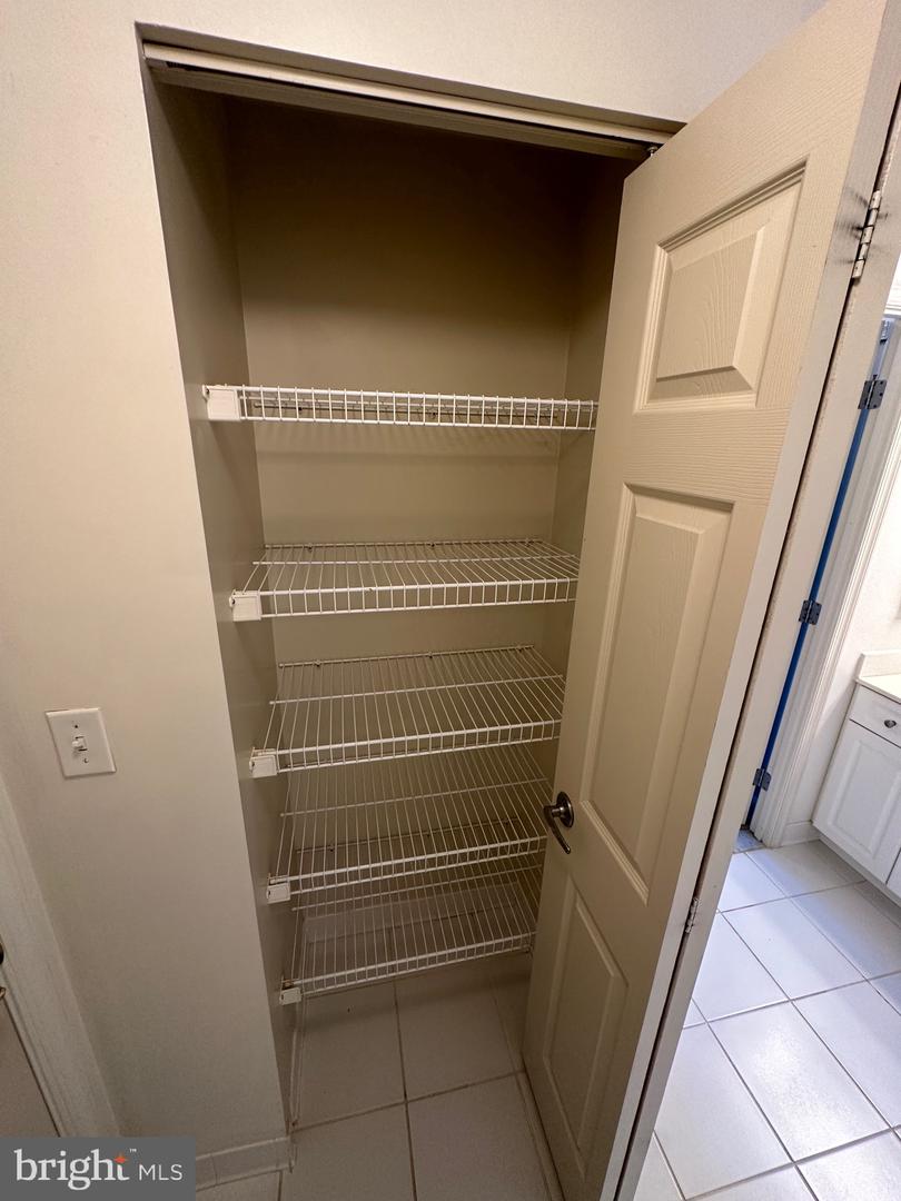 2726 Gallows Rd #913 Property Photo 10