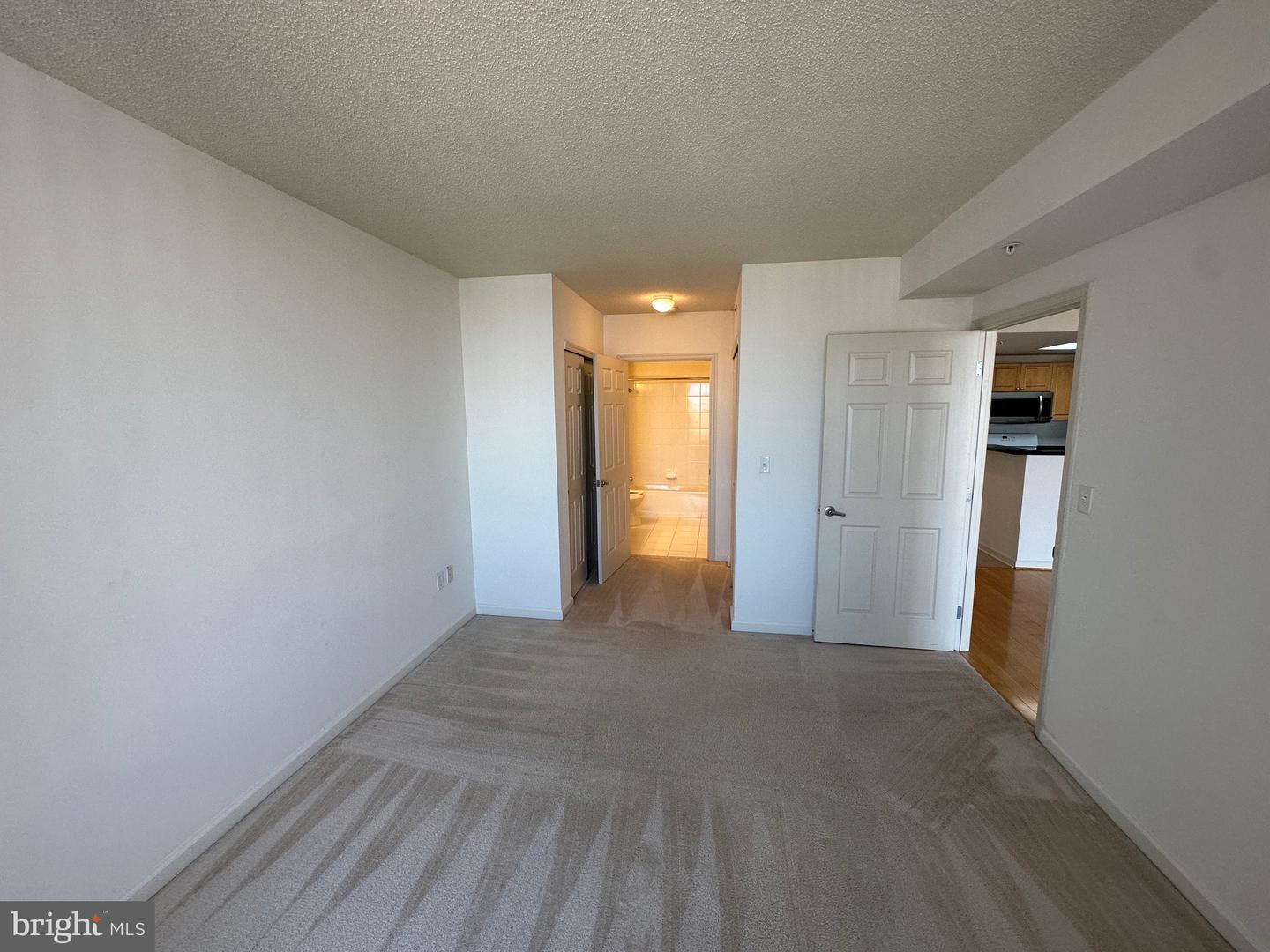 2726 Gallows Rd #913 Property Photo 13