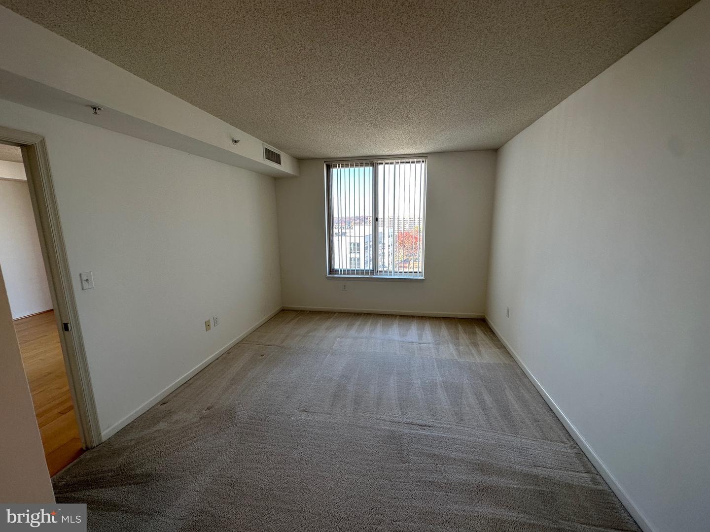 2726 Gallows Rd #913 Property Photo 15