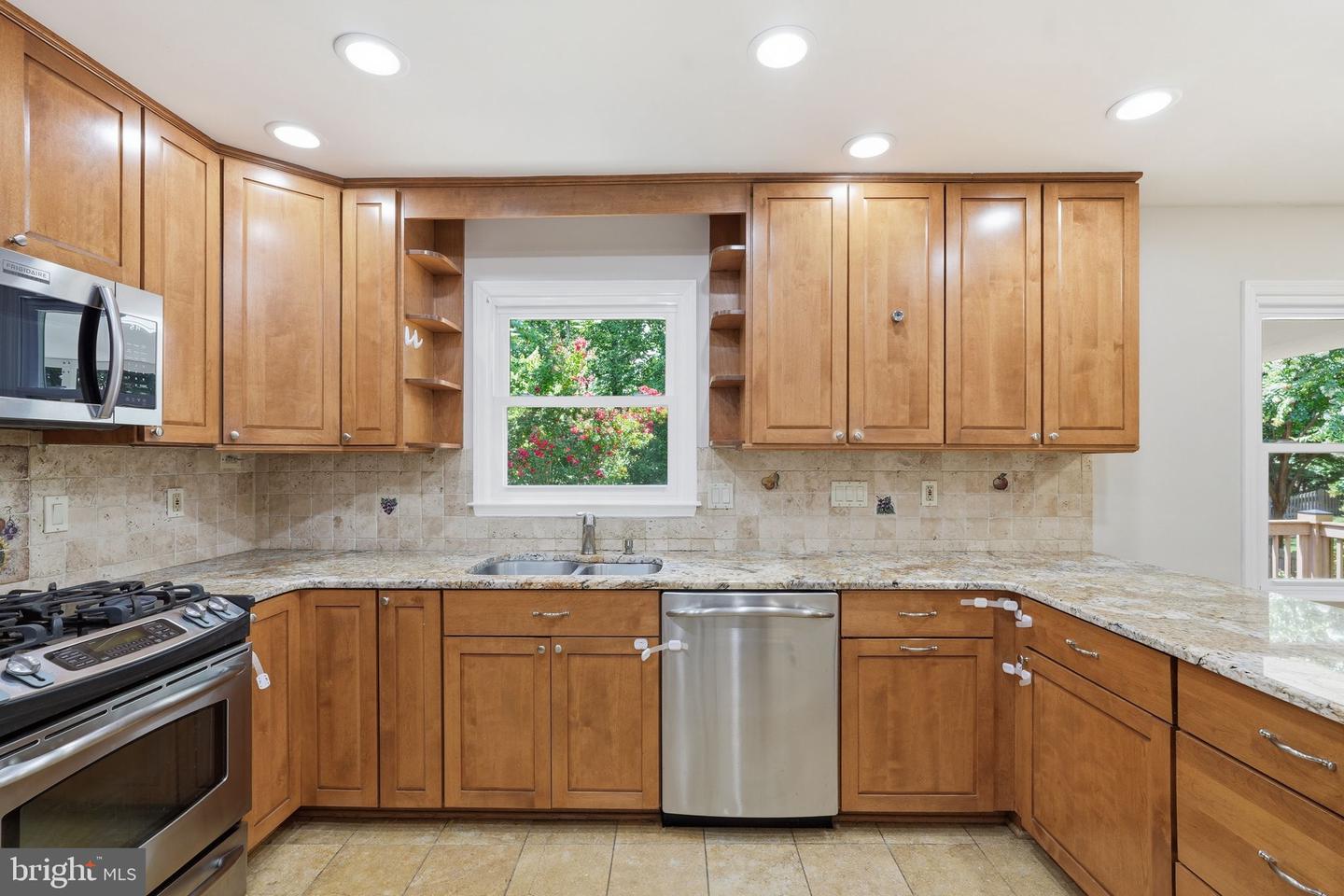 7316 Walnut Knoll Dr Property Photo 14
