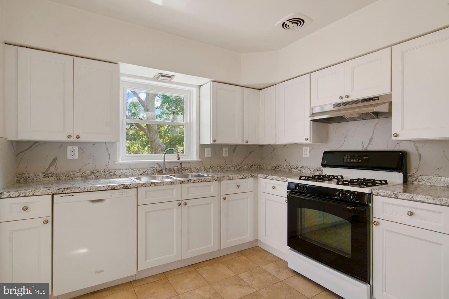 6807 Dean Dr Property Photo 13