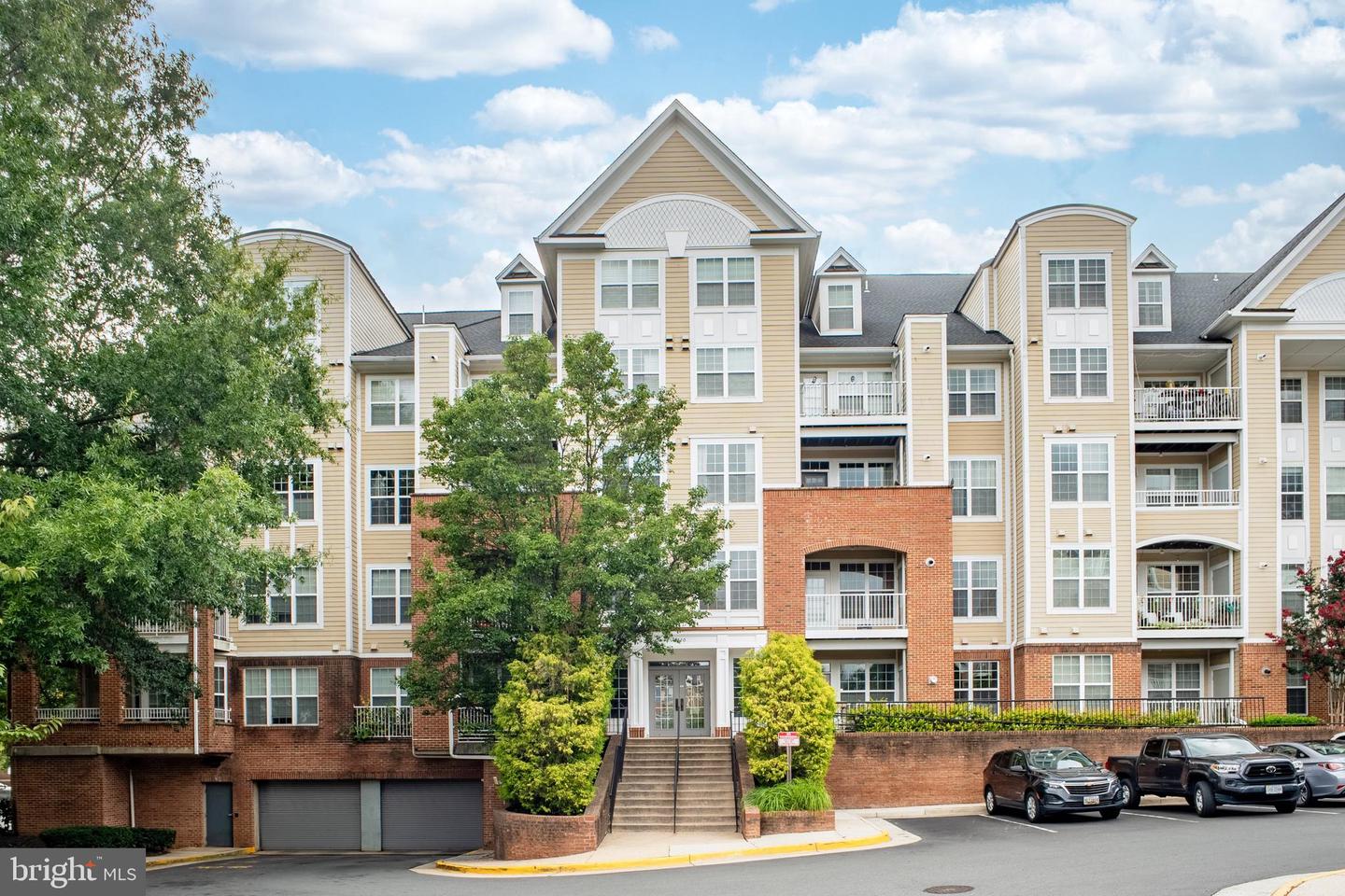 2720 BELLFOREST CT #401 Property Photo 1