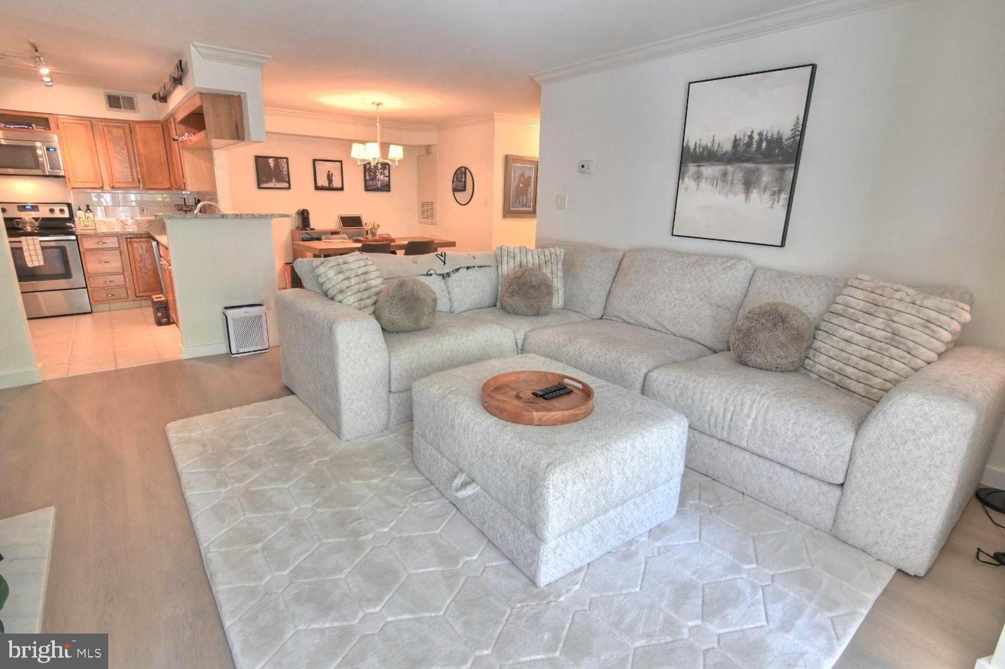 2220 Springwood Dr #unit C Property Photo 4
