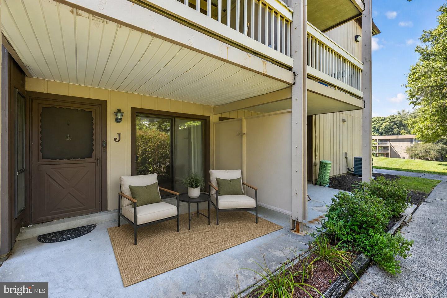 8509 Barrington Ct #j Property Photo 3