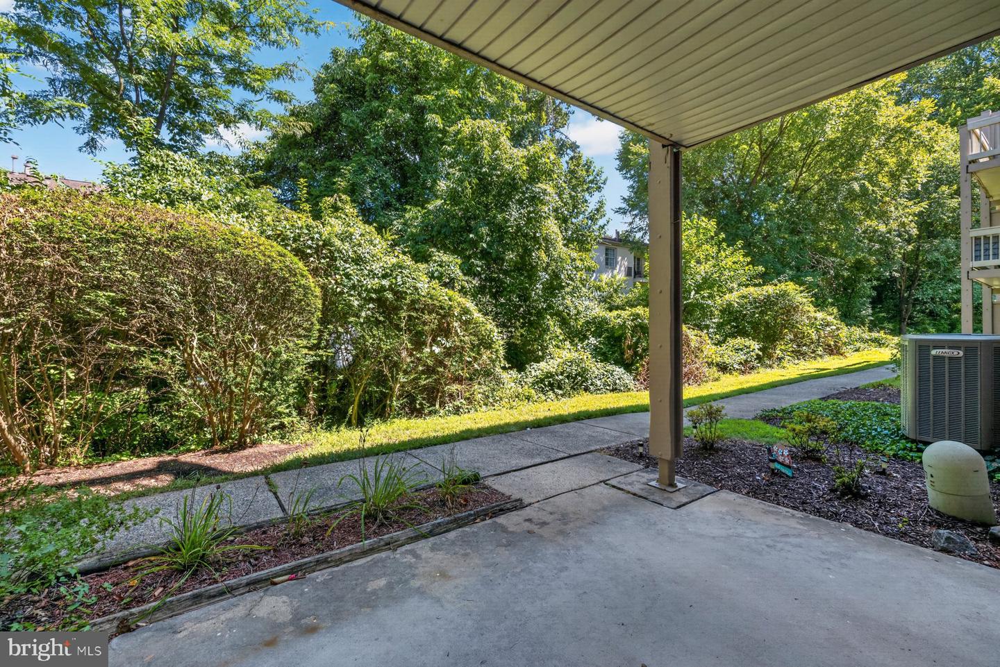 8509 Barrington Ct #j Property Photo 4