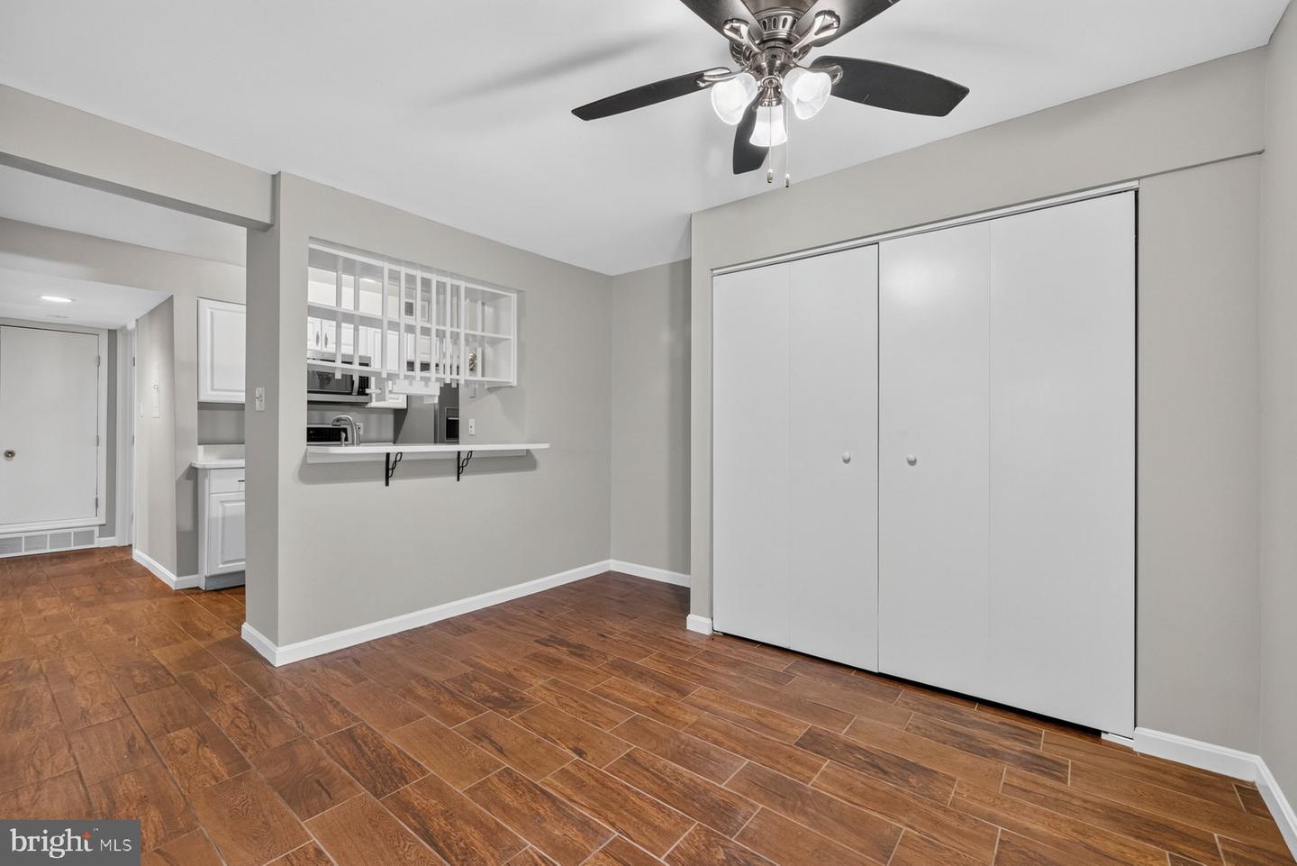 8509 Barrington Ct #j Property Photo 8