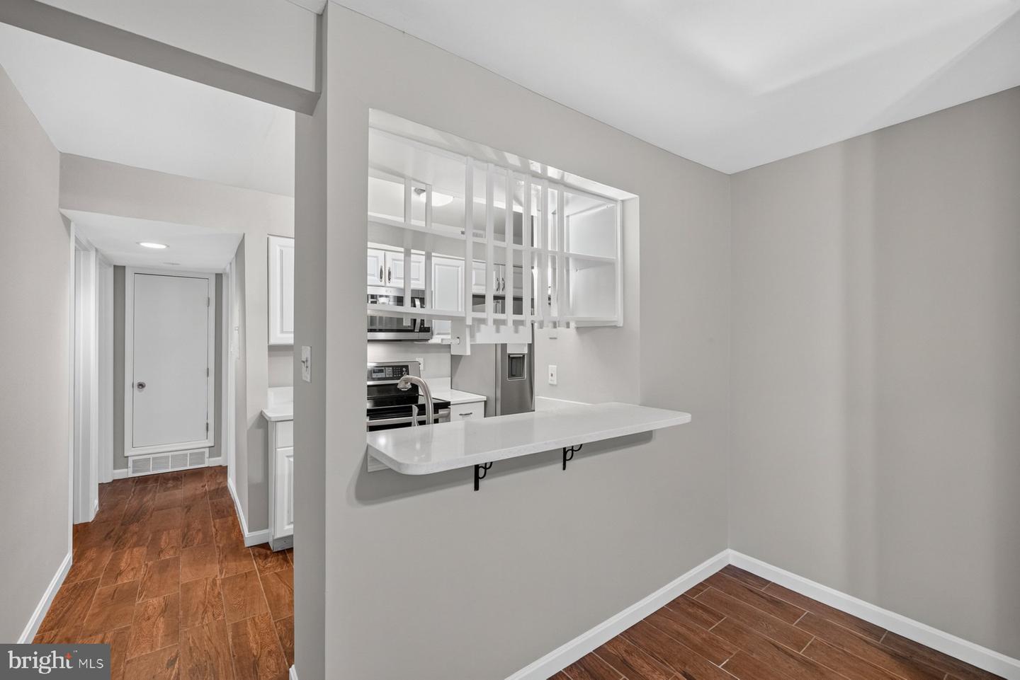 8509 Barrington Ct #j Property Photo 12