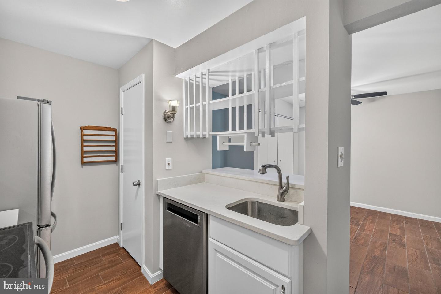 8509 Barrington Ct #j Property Photo 14