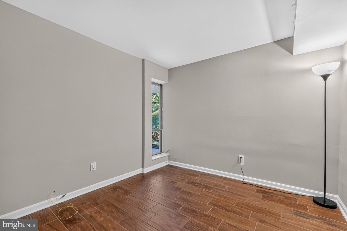 8509 Barrington Ct #j Property Photo 17