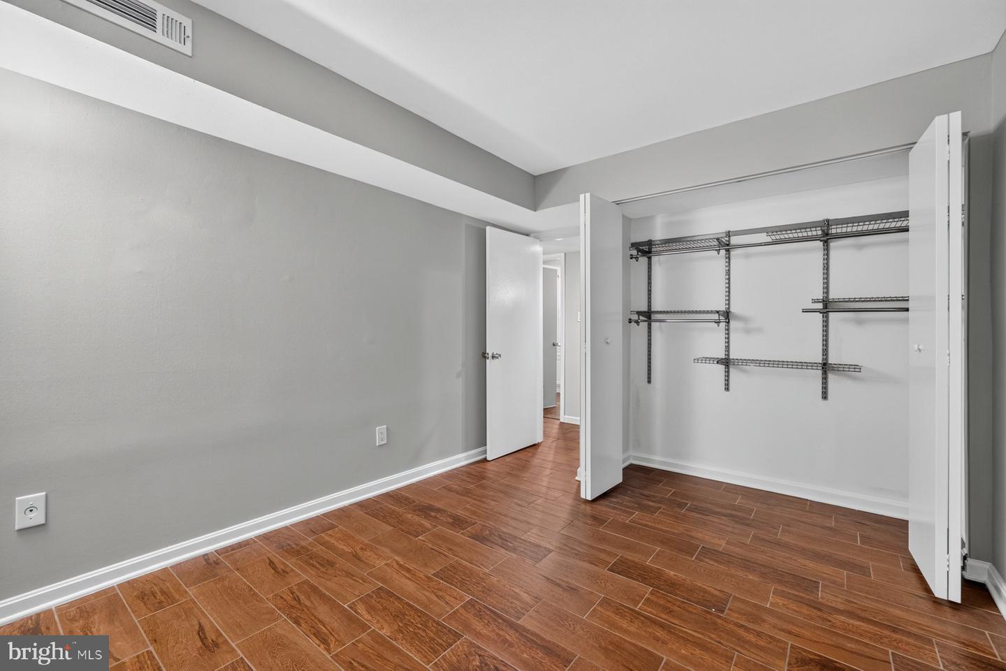 8509 Barrington Ct #j Property Photo 19