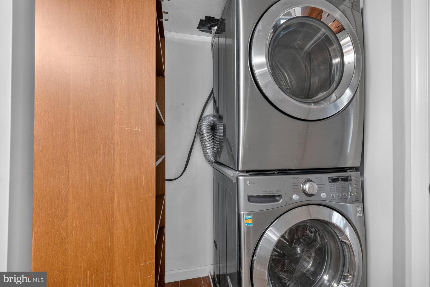 8509 Barrington Ct #j Property Photo 22