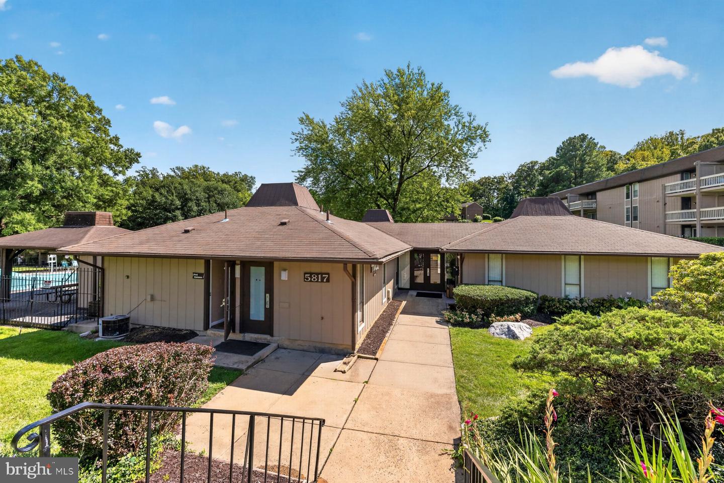 8509 Barrington Ct #j Property Photo 28