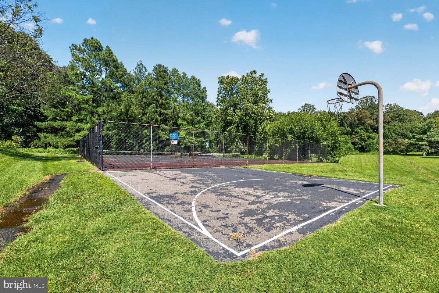 8509 Barrington Ct #j Property Photo 31