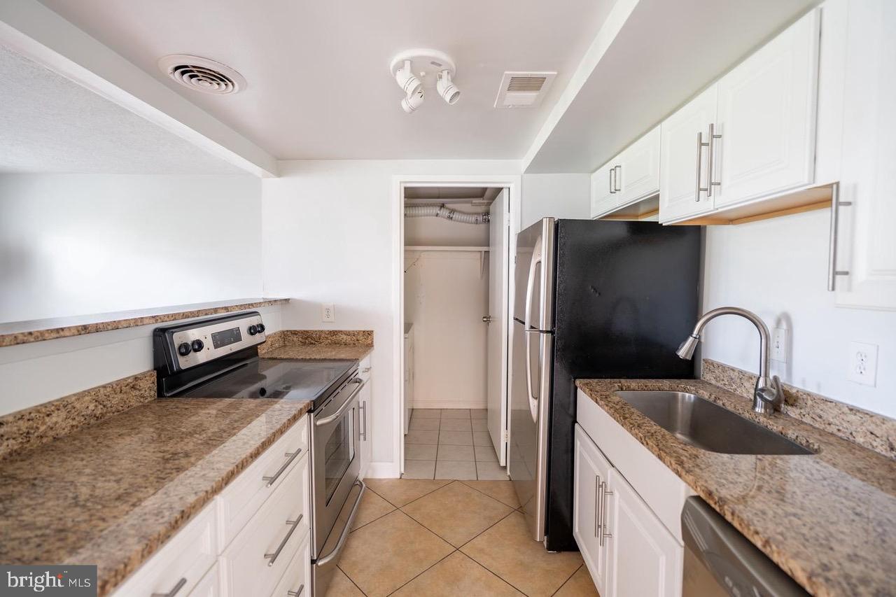 9570 Hagel Cir #d Property Photo 2