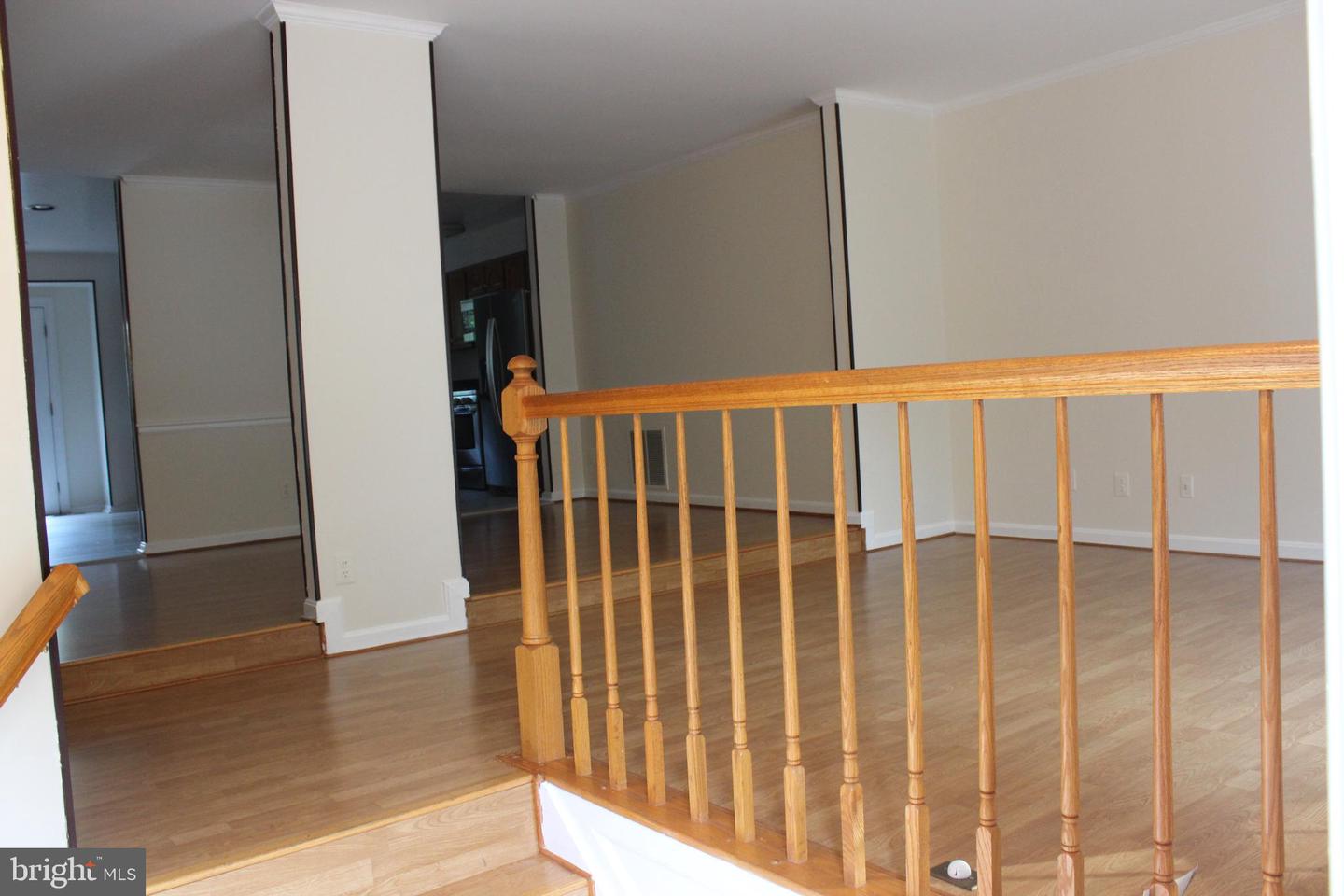 9685 Woodhenge Ct Property Photo 2