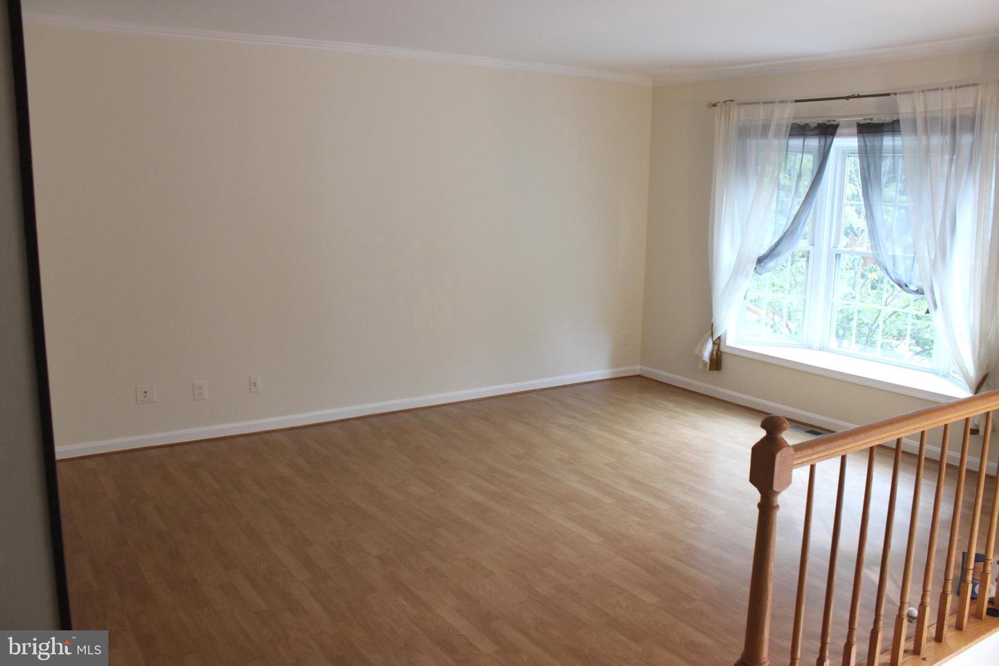 9685 Woodhenge Ct Property Photo 3