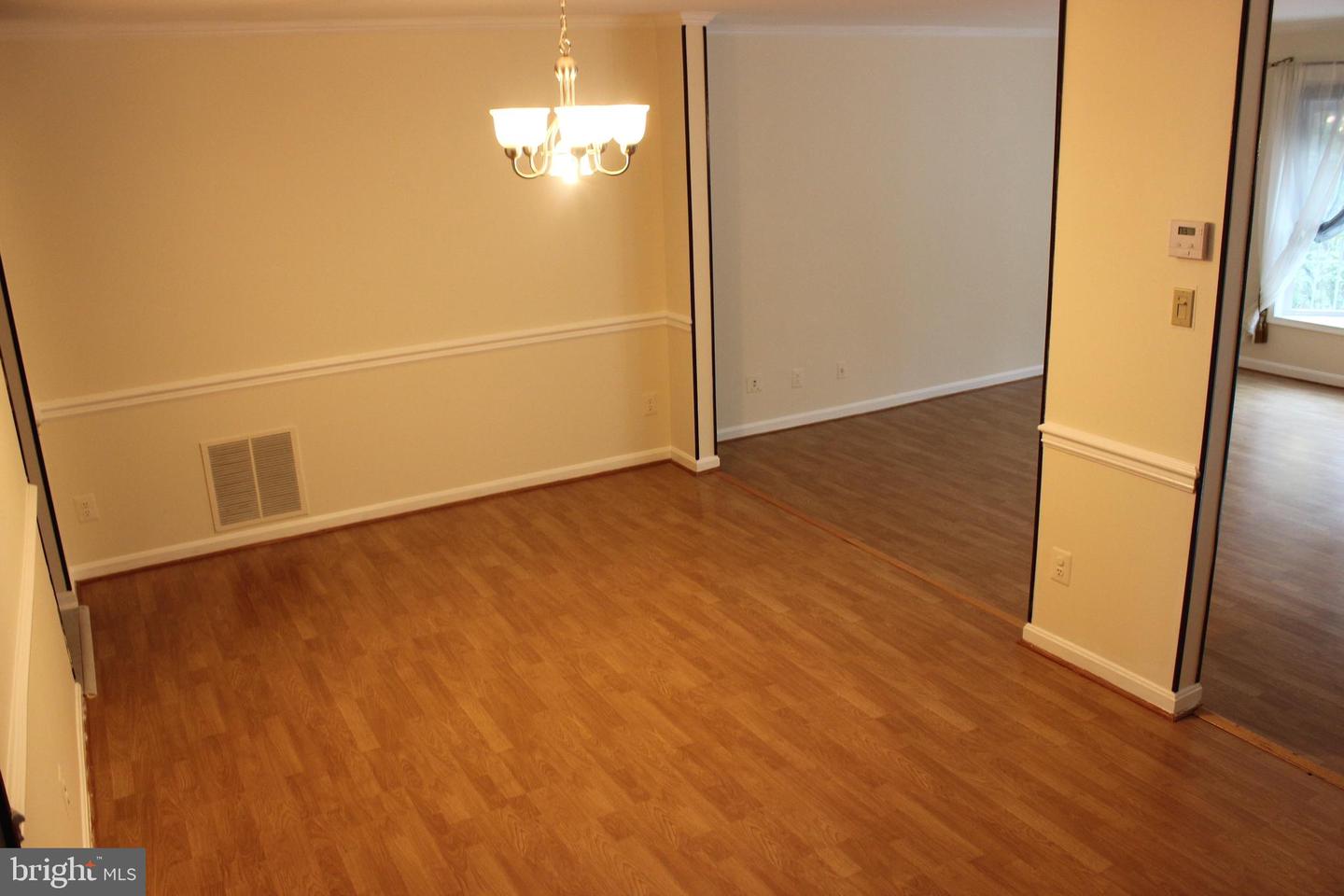 9685 Woodhenge Ct Property Photo 4