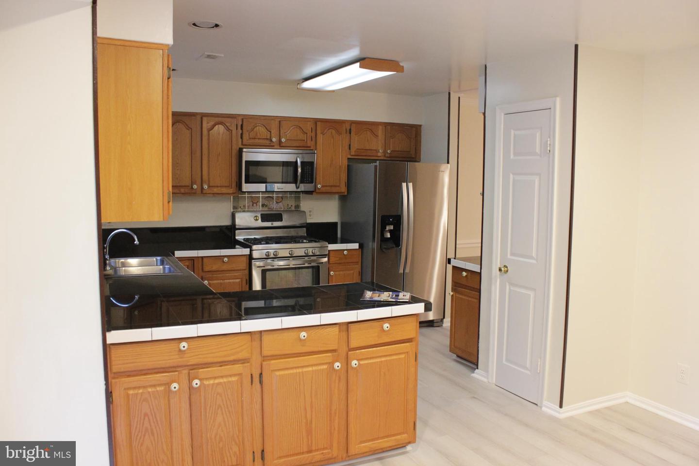 9685 Woodhenge Ct Property Photo 8
