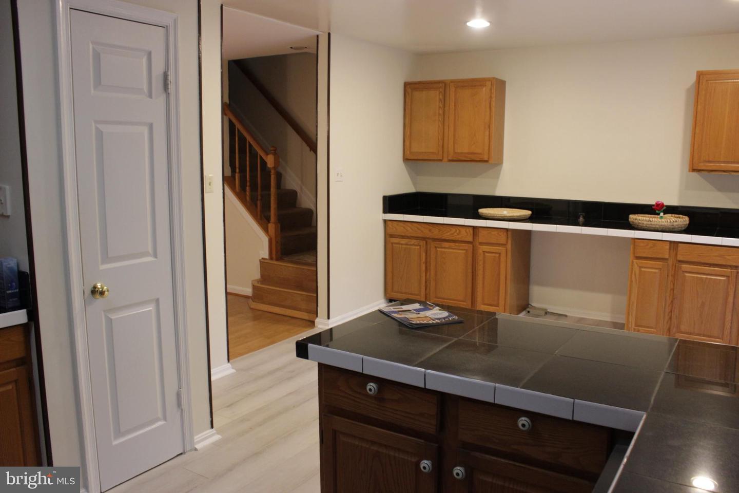 9685 Woodhenge Ct Property Photo 10