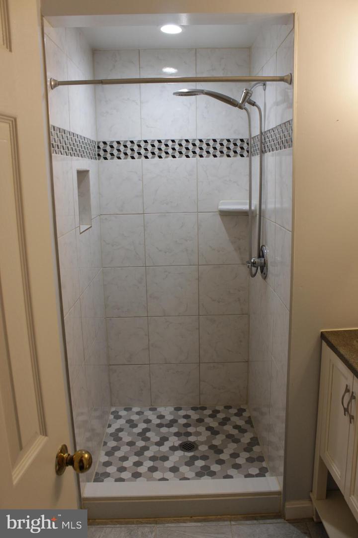 9685 Woodhenge Ct Property Photo 20